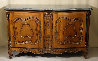 Vuffet de chasse galbé nîmois en noyer sculpté Nîmes XVIIIe